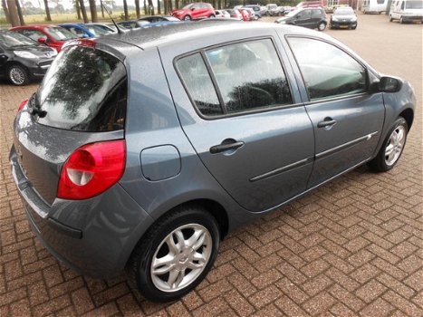 Renault Clio - 1.2-16V Special Line - 1