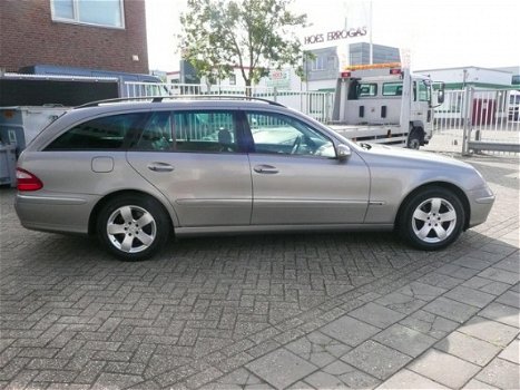 Mercedes-Benz E-klasse Combi - 2.6 E240 AUT Elegance - 1