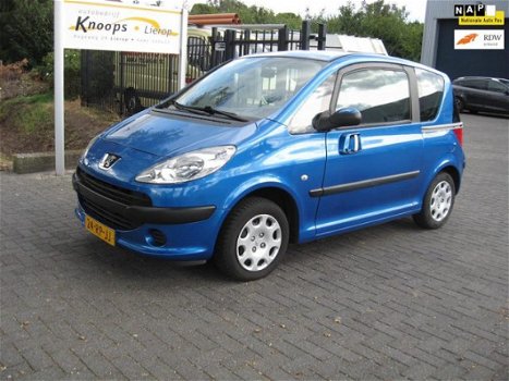 Peugeot 1007 - 1.4 Urban +nieuwe APK - 1