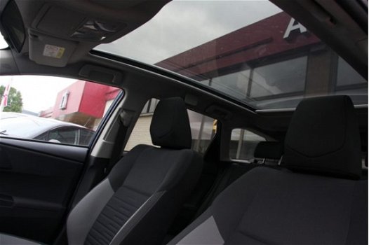 Toyota Auris Touring Sports - 1.8 Hybrid Dynamic Panoramadak/Navigatie - 1