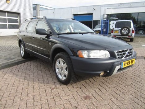 Volvo XC70 - 2.4 D5 Momentum l Leer l Open dak - 1