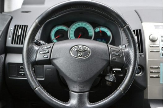 Toyota Corolla Verso - 2.2 D-4D Luna - 1