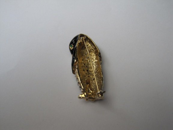 Broche pinquin met jong goudkleurig zwart emaille en rijnsteentjes 4.7x2.2 - Afbeelding 3