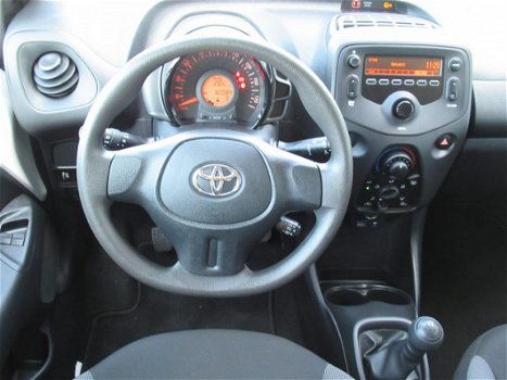 Toyota Aygo - 1.0 VVT-i x-now 5-Deurs / Led / Airconditioning - 1