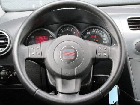 Seat Leon - 1.8 TSI Stylance | Nederlandse-auto | Trekhaak | Dealeronderhouden - 1