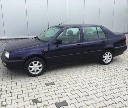 Volkswagen Vento - 1.8 CL Sedan - 1