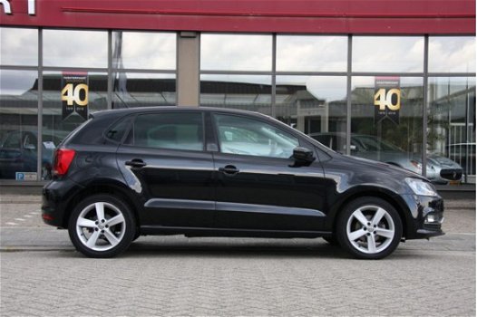 Volkswagen Polo - 1.2 TSI Highline 5drs clima/ PDC voor+achter - 1