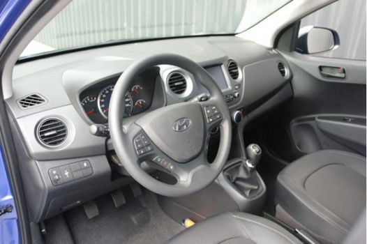 Hyundai i10 - 1.0i Comfort/ Navi/ PDC - 1