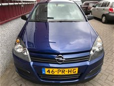 Opel Astra - 1.6 Essentia // Clima // 5-drs //