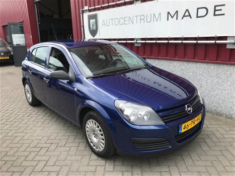 Opel Astra - 1.6 Essentia // Clima // 5-drs // - 1