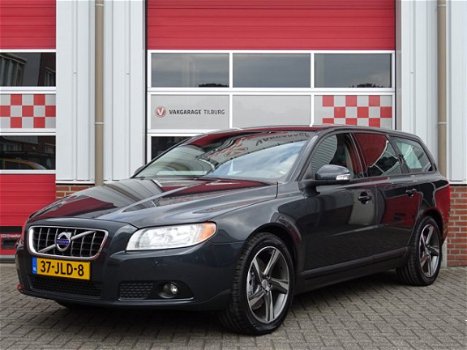 Volvo V70 - 2.4 D5 Automaat Limited Edition /NAVI/PDC/Trekhaak/Cruise control/ISOFIX/18'LM/NAP - 1