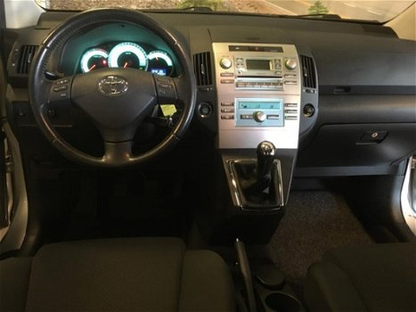 Toyota Verso - 1.8 VVT-i Dynamic | 2e eigenaar | Airco | Cruise control | Trekhaak | Parkeersensoren - 1