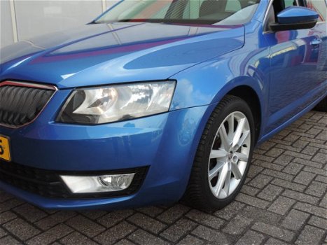 Skoda Octavia Combi - 1.2 TSI DSG/Aut7 Elegance BSN (leer, navi, pdc) - 1