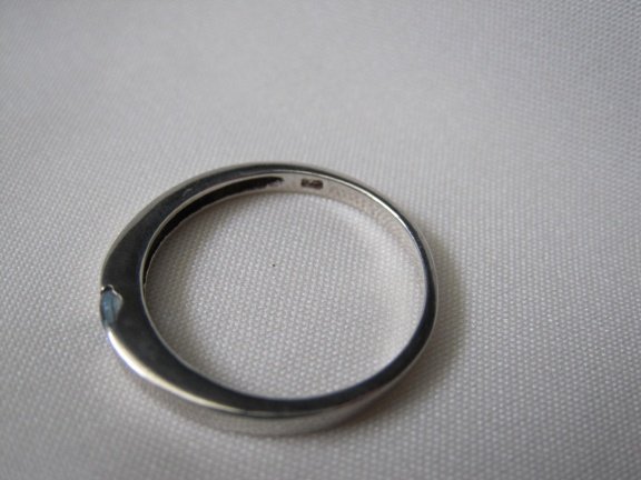 Zilveren ring maat 18.3 met blauw glas/zirkonia steentje - Afbeelding 2