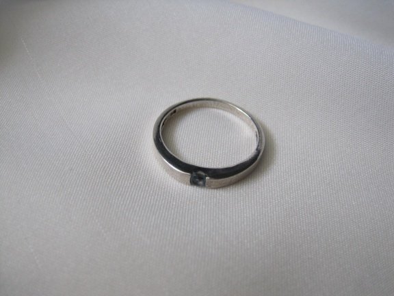 Zilveren ring maat 18.3 met blauw glas/zirkonia steentje - Afbeelding 6