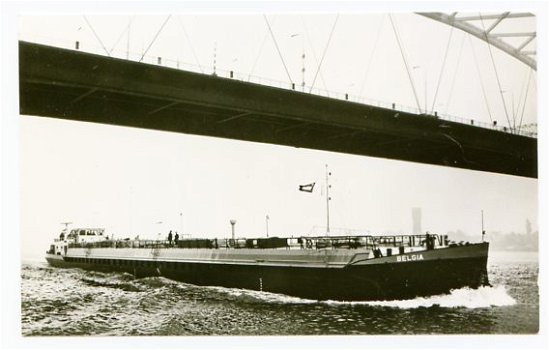 A143 BELGIA Motortankschip varend bij de Van Brienenoordbrug te Rotterdam - 1