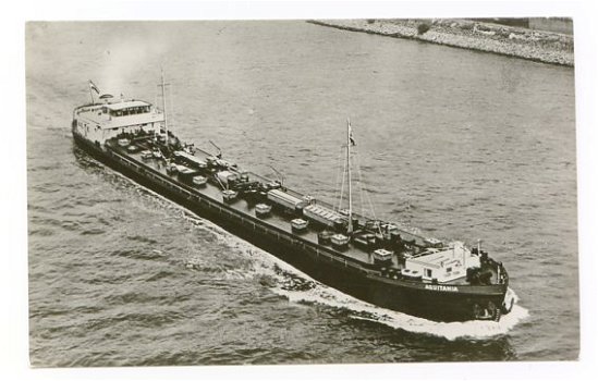 A175 AQUITANIA Motortankschip op de Rijn - 1