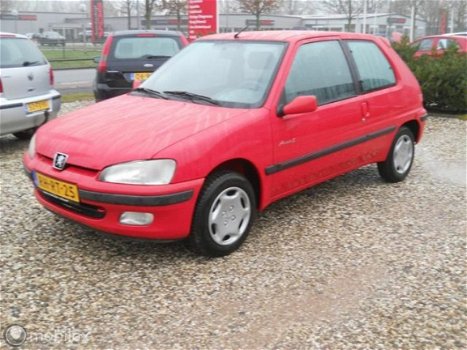 Peugeot 106 - - 1.1 Accent Select 2 nieuwe banden Apk 21-03-2020 - 1