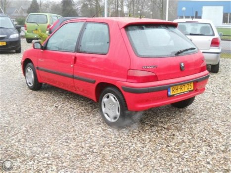 Peugeot 106 - - 1.1 Accent Select 2 nieuwe banden Apk 21-03-2020 - 1