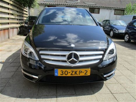 Mercedes-Benz B-klasse - 180 Ambition Leer/Navi/Xenon NL Auto - 1