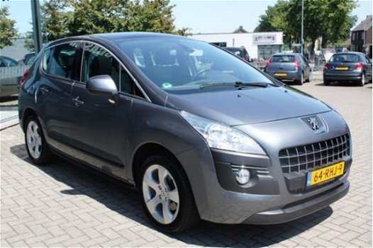 Peugeot 3008 - 1.6 ST NAVI / PANORAMADAK / TREKHAAK INCL 6 MND BOVAG - 1