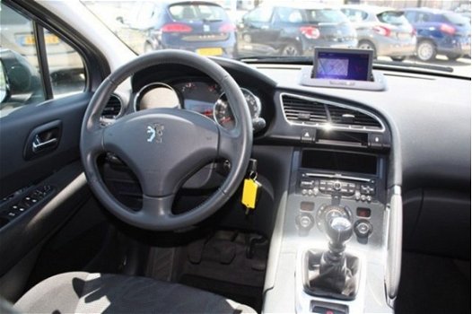 Peugeot 3008 - 1.6 ST NAVI / PANORAMADAK / TREKHAAK INCL 6 MND BOVAG - 1