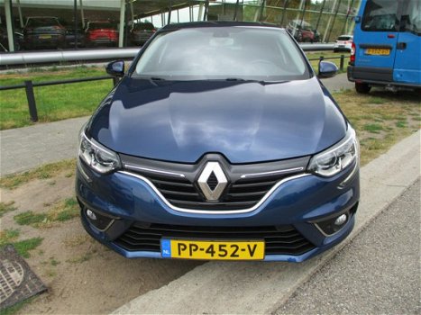 Renault Mégane - 1.5 dCi 110Pk Eco2 Zen Climat R-Link2 PDC - 1