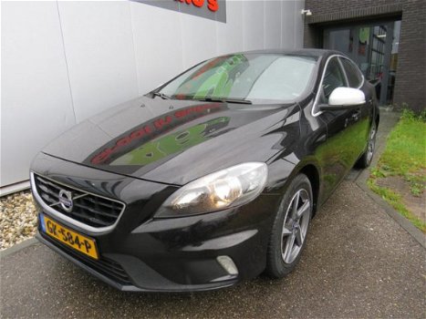 Volvo V40 - 2.0 D2 R-Design Business Panoramadak Stoelverw Navi Clima PDC Bluetooth Cruise - 1