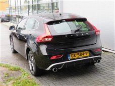 Volvo V40 - 2.0 D2 R-Design Business Panoramadak Stoelverw Navi Clima PDC Bluetooth Cruise