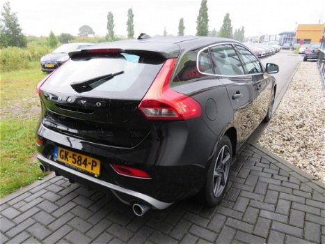 Volvo V40 - 2.0 D2 R-Design Business Panoramadak Stoelverw Navi Clima PDC Bluetooth Cruise - 1