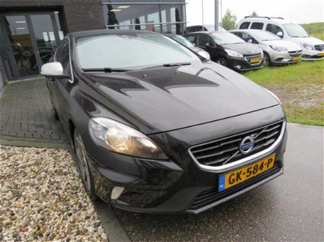 Volvo V40 - 2.0 D2 R-Design Business Panoramadak Stoelverw Navi Clima PDC Bluetooth Cruise - 1