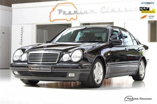 Mercedes-Benz E-klasse - 430 Avantgarde W210 | 92.000KM | Leder | Navi | Schuifdak | Sportline - 1