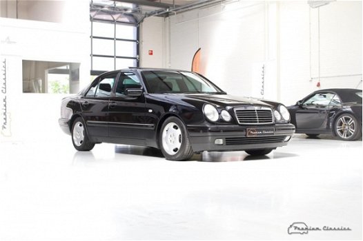 Mercedes-Benz E-klasse - 430 Avantgarde W210 | 92.000KM | Leder | Navi | Schuifdak | Sportline - 1