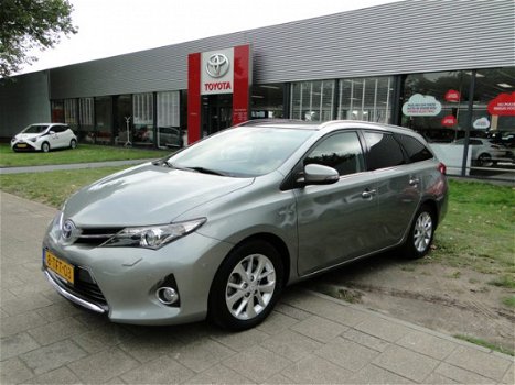 Toyota Auris Touring Sports - 1.8H Lease+ Panodak/Navi/Trekhaak/Stoelverw - 1