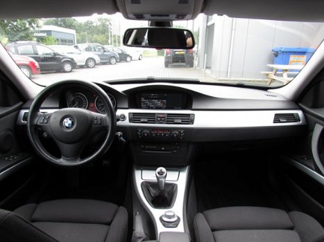 BMW 3-serie - 325i Dynamic Executive 218pk Clima/Cruise/Navi/Xenon/PDC/Sportstoelen/6-BAK/APK:-12-20 - 1