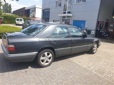 Mercedes-Benz E-klasse - 200 Elegance - 1