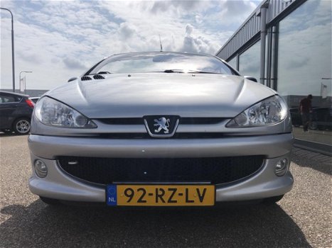 Peugeot 206 CC - 2.0 16V Roland GARROS - 1