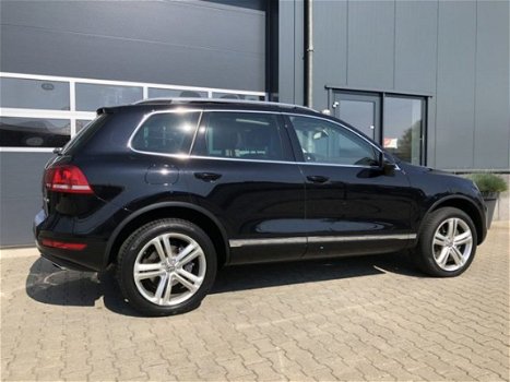 Volkswagen Touareg - - 4.2 V8 TDI 340PK Panoramadak Bi-Xenon Navi Trekhaak - 1