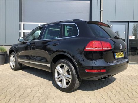 Volkswagen Touareg - - 4.2 V8 TDI 340PK Panoramadak Bi-Xenon Navi Trekhaak - 1