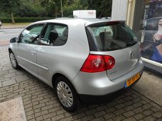 Volkswagen Golf - 1.6 FSI Trendline