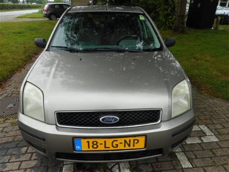 Ford Fusion - 1.6-16V Luxury - 1