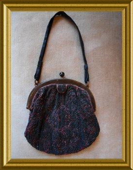 Antiek tasje met kraaltjes // antique purse with beads - 1