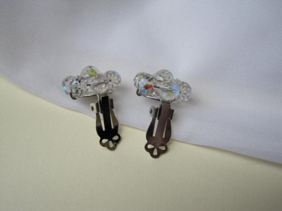 Oorbellen zilverkleurig met een cluster aurora kristal kralen 4.0x3.2 cm - Afbeelding 7