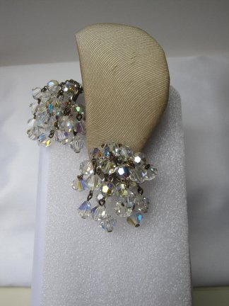 Oorbellen zilverkleurig met een cluster aurora kristal kralen 4.0x3.2 cm - Afbeelding 8