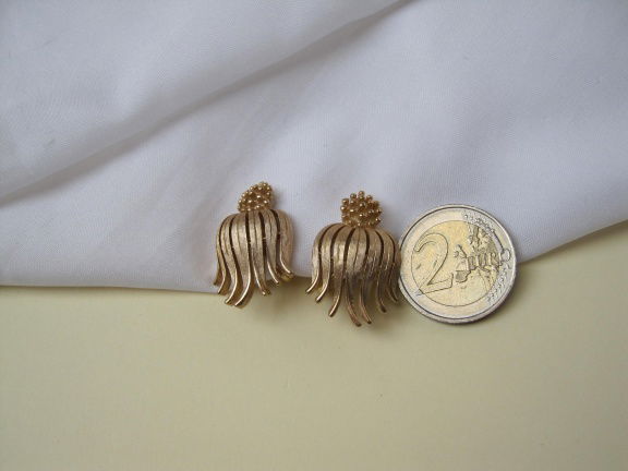 Oorbellen Trifari Crown goudkleurig brushed bloemknop model 3.0x1.8 cm - Afbeelding 8