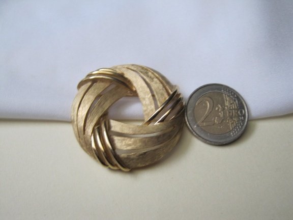 Broche Trifari Crown goudkleurig knoopmodel 4.5 cm - Afbeelding 2