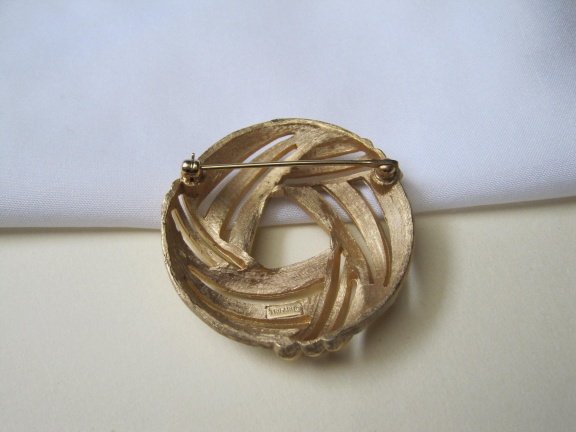 Broche Trifari Crown goudkleurig knoopmodel 4.5 cm - Afbeelding 3