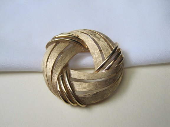 Broche Trifari Crown goudkleurig knoopmodel 4.5 cm - Afbeelding 4