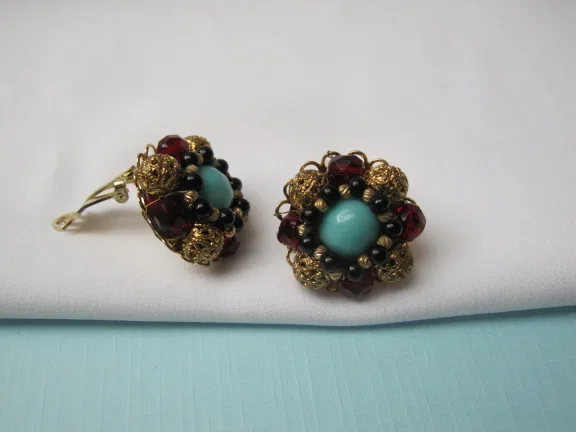 Oorbellen Marvella goudkleurig met turquoise en rode glas kralen 2.3x2.3 cm - Afbeelding 4