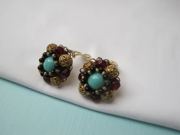 Oorbellen Marvella goudkleurig met turquoise en rode glas kralen 2.3x2.3 cm - Afbeelding 5
